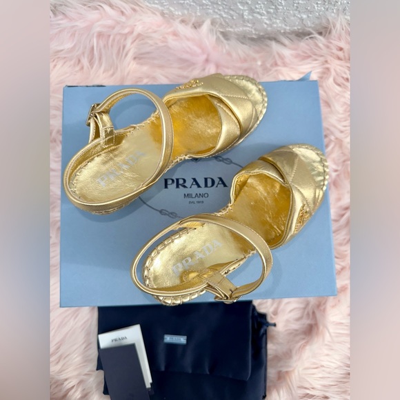 Prada quilted Leather & Raffia Wedge Sandals - Picture 5 of 10